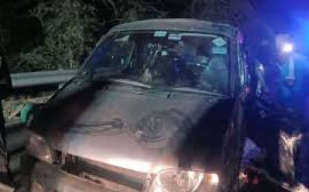 हाथरस हादसा: यमुना एक्सप्रेसवे पर बस और वैन की भीषण भिड़ंत, 6 की मौत, 6 घायल