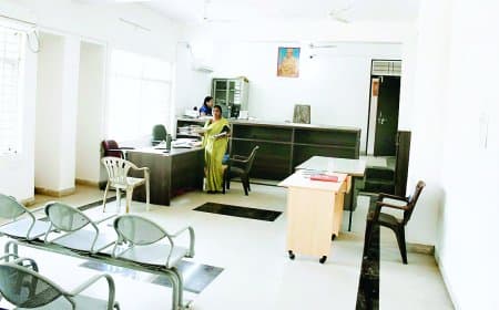 हम तो भई जैसे हैं, वैसे ही चलेंगे...तहसील से लेकर कलेक्ट्रेट तक में सब मिले गायब