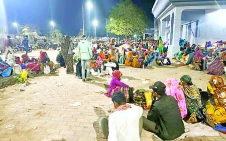 विकास के नाम पर बेघर हो रहे लोगों का फूटा गुस्सा, प्रशासन ने दिया आश्वासन