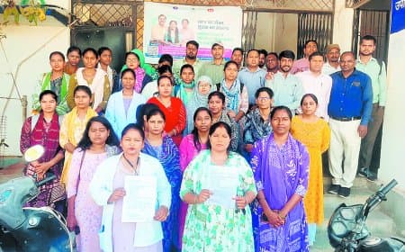 दो साल से अटका 4 करोड़ प्रोत्साहन, 267 सीएचओ ने कार्यालय घेरकर जताया विरोध