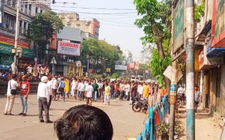 कोलकाता: भाजपा-टीएमसी समर्थकों में टकराव... गाड़ी पर पथराव