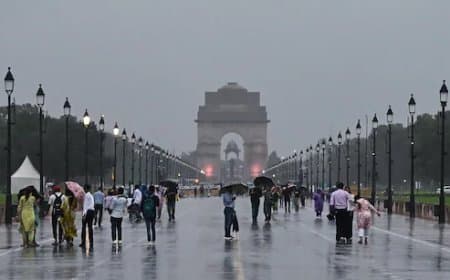 मौसम: एमपी से यूपी तक छाए काले बादल, दिल्ली में तेज हवाओं के साथ बारिश