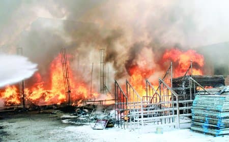 सतना में गोदाम में भीषण आग, एक किमी दूर तक दिखा धुएं का गुबार