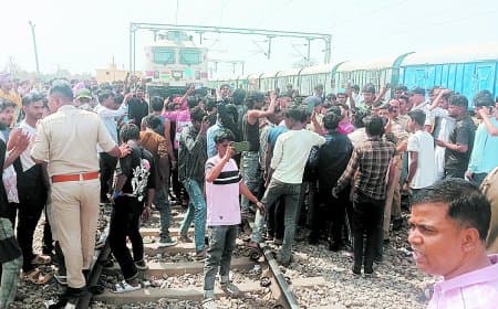 स्पेशल ट्रेन लेट, बांसापहाड़ में यात्रियों का हंगामा, सुरक्षा व्यवस्था पर उठे सवाल