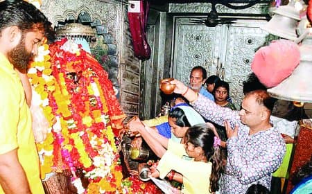 रानी तालाब मंदिर में उमड़ा जनसैलाब, चैत्र नवरात्र पर सजा भव्य मेला