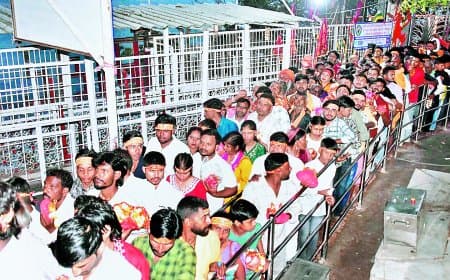 चैत्र नवरात्र शुरू, पहले दिन 80 हजार श्रद्धालु पहुंचे मां शारदा धाम मैहर