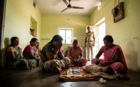 ममता शर्मसार: गर्मी और बिजली कटौती से परेशान मां ने लगाई फांसी, 6 माह की बच्ची की जान लेने का भी किया प्रयास