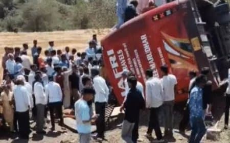 उज्जैन सड़क हादसा: जहांगीरपुर के पास बारातियों से भरी बस पलटी, 13 महिलाओं सहित 18 घायल