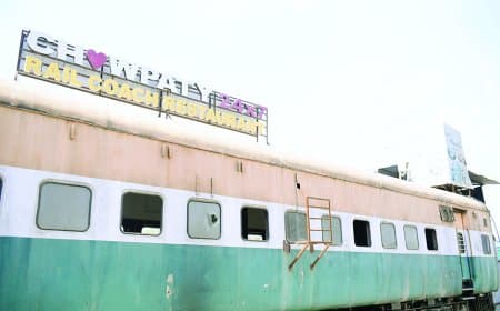 बिजली बकाया में फंसा कोच रेस्टोरेंट, सालभर में उजड़ा, फिर कबाड़ बना ढांचा