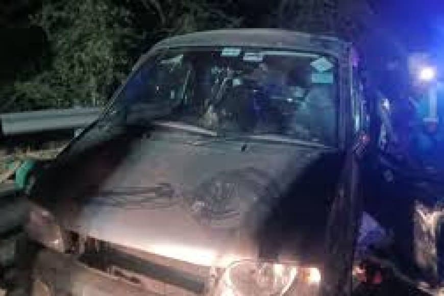 हाथरस हादसा: यमुना एक्सप्रेसवे पर बस और वैन की भीषण भिड़ंत, 6 की मौत, 6 घायल