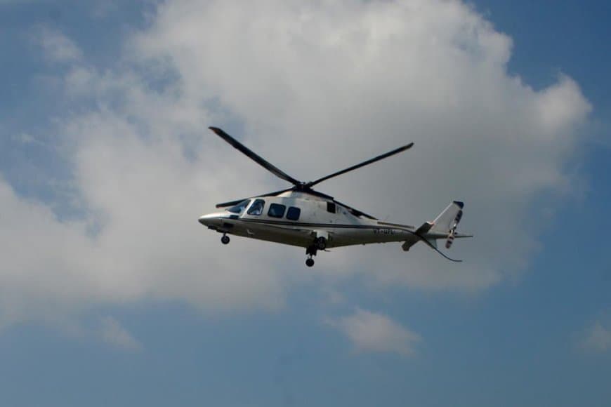 यूपी: बाल-बाल बचे डिप्टी सीएम... हेलीकॉप्टर से निकला धुआं, डिस्प्ले बंद 