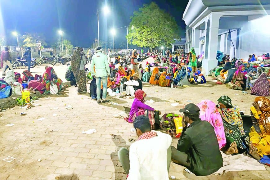 विकास के नाम पर बेघर हो रहे लोगों का फूटा गुस्सा, प्रशासन ने दिया आश्वासन