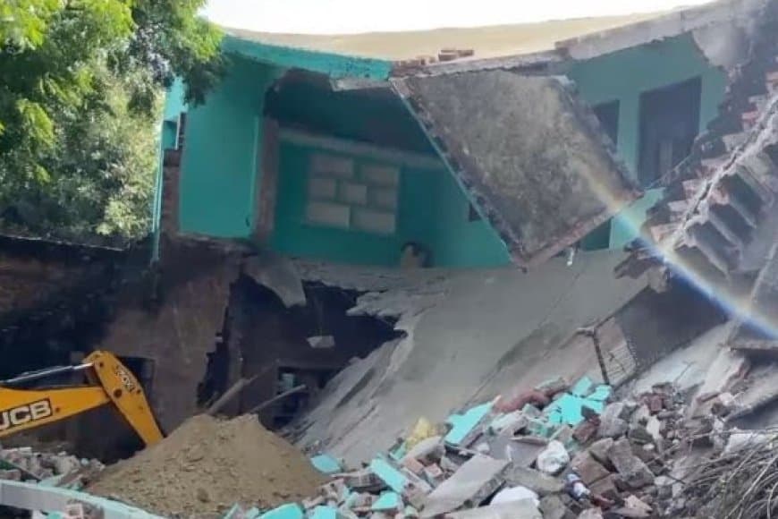 यूपी: मैनपुरी में टीनशेड गिरने से तीन की मौत, तीन की हालत गंभीर