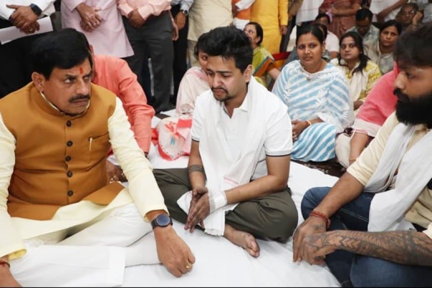 इंदौर अग्निकांड: परिजनों से मिले CM, दिए उच्च स्तरीय जांच केआदेश, हादसे में आठ  की हुई थी मौत