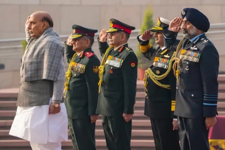भारत रक्षा नेतृत्व में होगा बदलाव: अब बदलेंगे सेना-नौसेना प्रमुख और सीडीएस 