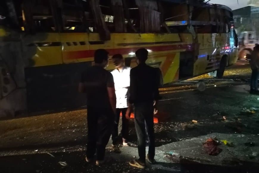 दिल्ली: स्लीपर बस पलटी, दो लोगों की मौत... 23 घायल