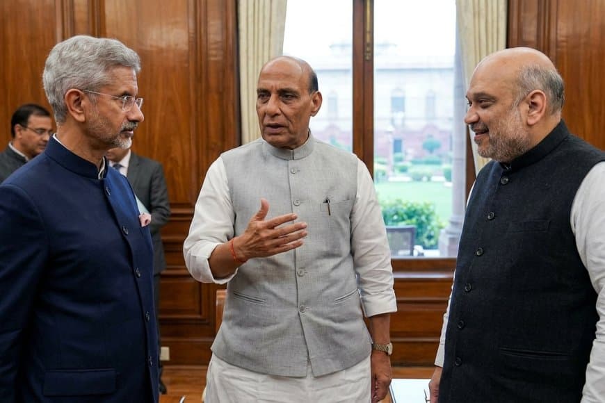 West Asia Conflict: राजनाथ सिंह की अध्यक्षता में सर्वदलीय बैठक शुरू, भारत की सुरक्षा रणनीति पर मंथन