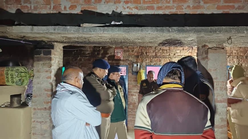 उत्तरप्रदेश: जमीन विवाद में बेटे ने मां-पिता, दादी और बहन को कुल्हाड़ी से काटा