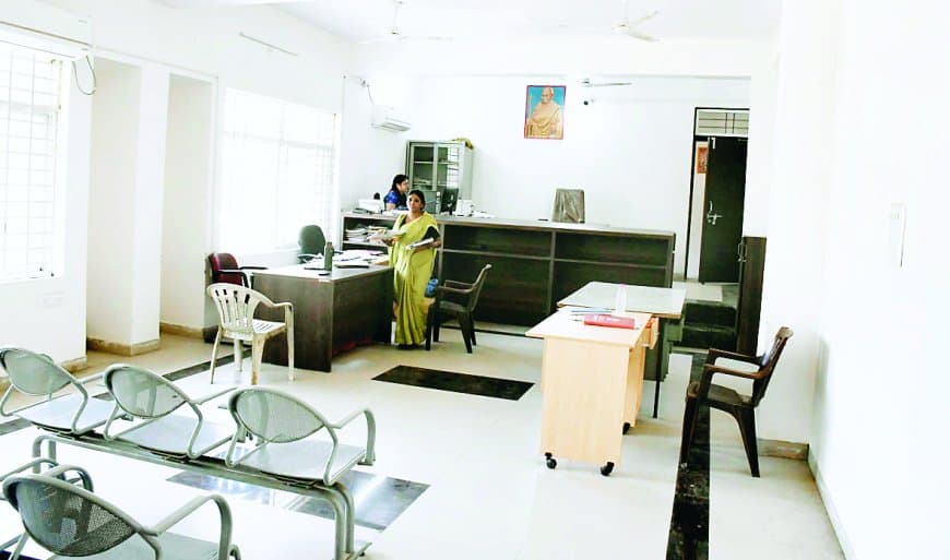 हम तो भई जैसे हैं, वैसे ही चलेंगे...तहसील से लेकर कलेक्ट्रेट तक में सब मिले गायब