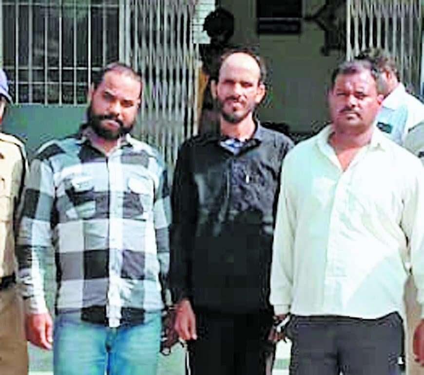 सड़क पर फायरिंग कर दहशत फैलाने वाले यूपी के तीन बदमाश गिरफ्तार