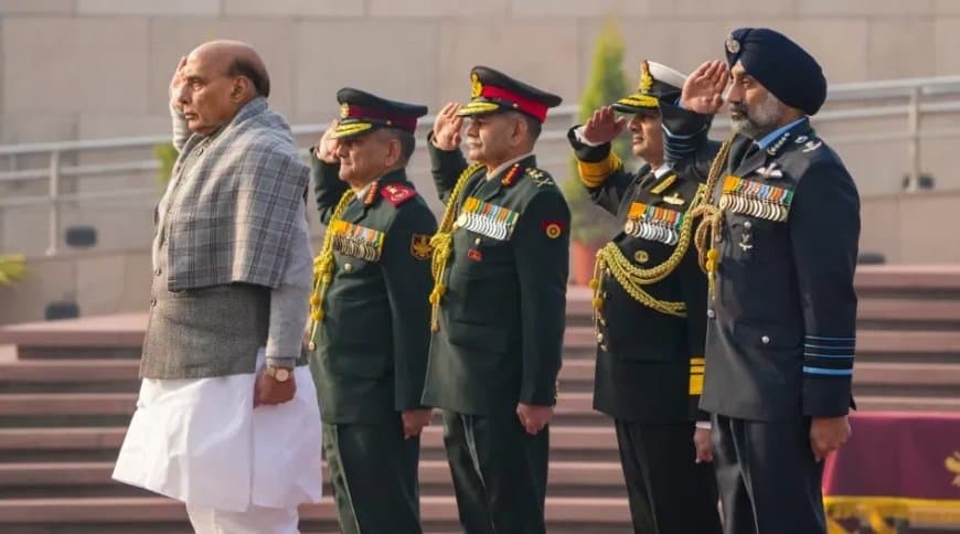भारत रक्षा नेतृत्व में होगा बदलाव: अब बदलेंगे सेना-नौसेना प्रमुख और सीडीएस 