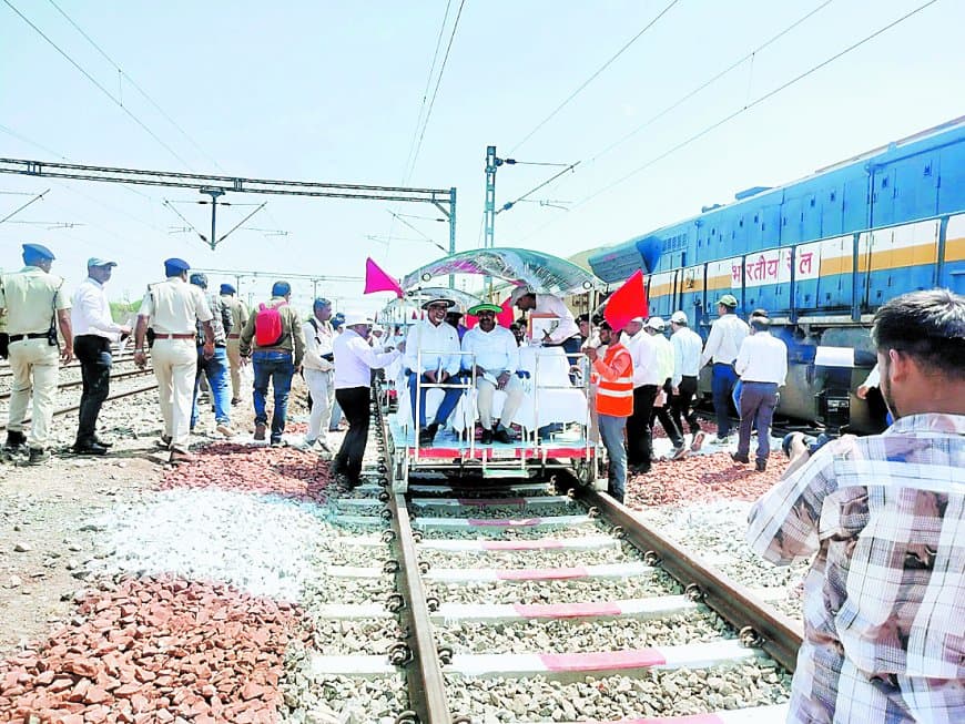 बगहाई रोड-तुर्की रेलखंड में सीआरएस ट्रायल, 110 की स्पीड से परखी ट्रैक की क्षमता