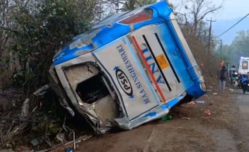 ओडिशा: राजमार्ग-57 पर तेज रफ्तार बस पलट, पांच लोगों की मौत