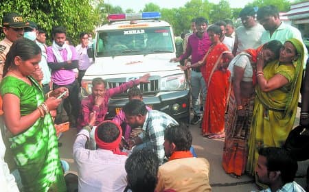 ब्रेन ट्यूमर ऑपरेशन के बाद अस्पताल में हंगामा, परिजनों ने लगाए गंभीर आरोप