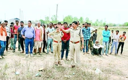 शराब पार्टी के बहाने बुलाकर युवक की हत्या, चेहरा पत्थर से कुचलकर पहचान मिटाई