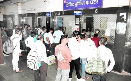 अब ट्रेन आने के काफी पहले लगानी होगी स्टेशन की दौड़, अब मुंह चिढ़ा रही एटीवीएम मशीनें