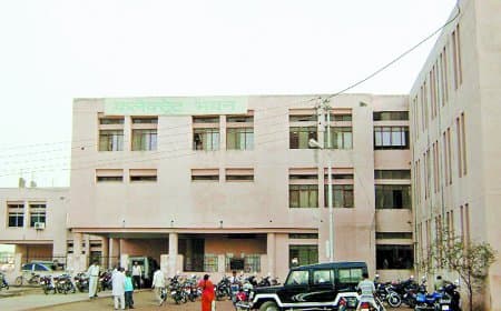 सीएम हेल्पलाइन शिकायतों में लापरवाही आठ तहसीलदार समेत 37 को नोटिस