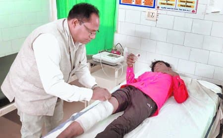 मगरमच्छ के जबड़े में फंसा पैर, 20 मिनट तक मौत से जूझता रहा अजय