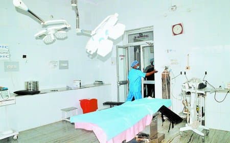 सिलेंडर खत्म होने पर उधार के सिलेंडर से हुई सर्जरी, जिला अस्पताल की व्यवस्था फिर सवालों में