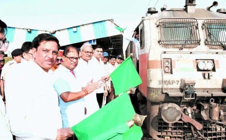 रीवा से मुंबई सुपरफास्ट ट्रेन पहली बार नए नंबर के साथ रवाना