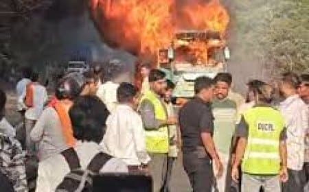 देवास बस हादसा: रीवा-सूरत बस में लगी भीषण आग, बाल-बाल बचे 40 यात्री