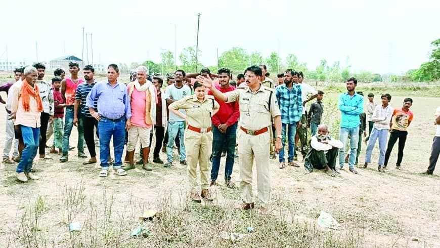 शराब पार्टी के बहाने बुलाकर युवक की हत्या, चेहरा पत्थर से कुचलकर पहचान मिटाई