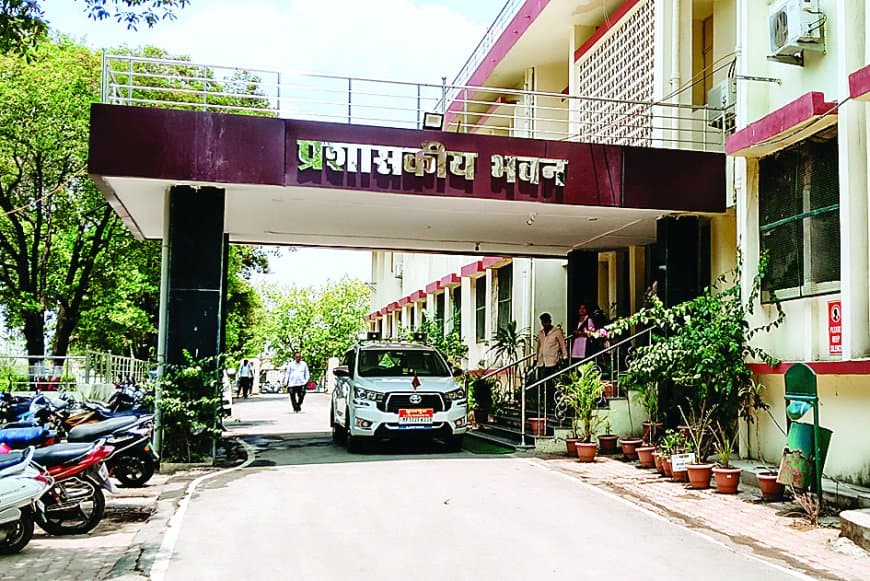 सीधी शिक्षा महाविद्यालय में प्रैक्टिकल लेने गए 3 शिक्षकों ने मांगे 15-15  हजार, प्राचार्य ने की कुलसचिव से शिकायत