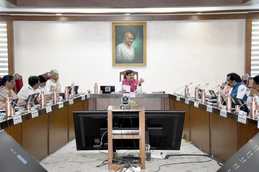 कैबिनेट: एसटी वर्ग के छात्रों को सरकार देगी दस हजार...  भोपाल में खुलेगा फाइनेंशियल ट्रेनिंग एंड रिसर्च इंस्टीट्‌यूट