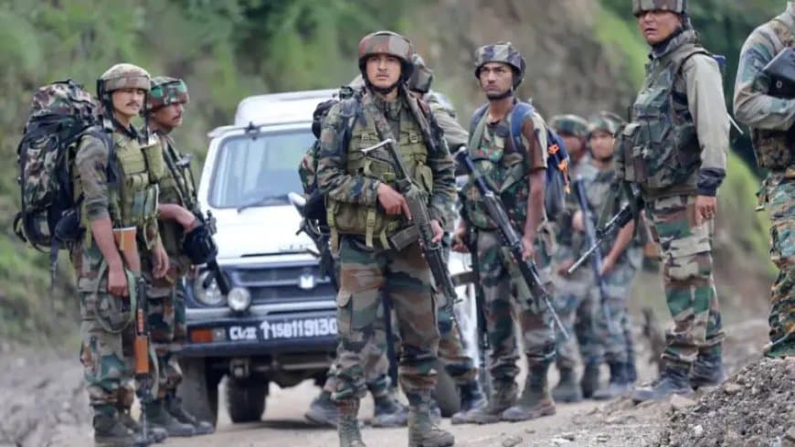 आतंकियों के पास से भारी मात्रा में हथियार व अन्य साजो सामान भी मिला है।