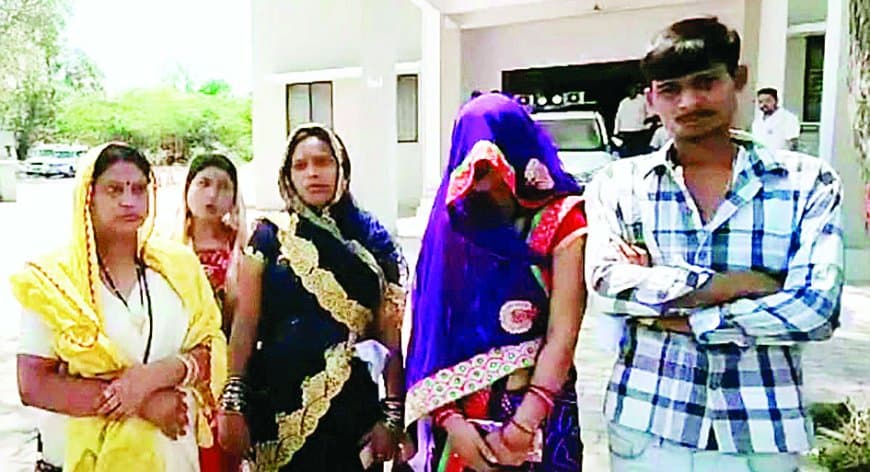 रीवा में दिनदहाड़े लूट, कट्टे की नोक पर सास बहू से गहने छीने