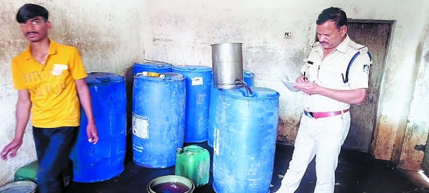 नेशनल हाइवे के किनारे खुले ढाबों में मिला 20 हजार लीटर से ज्यादा डीजल-पेट्रोल