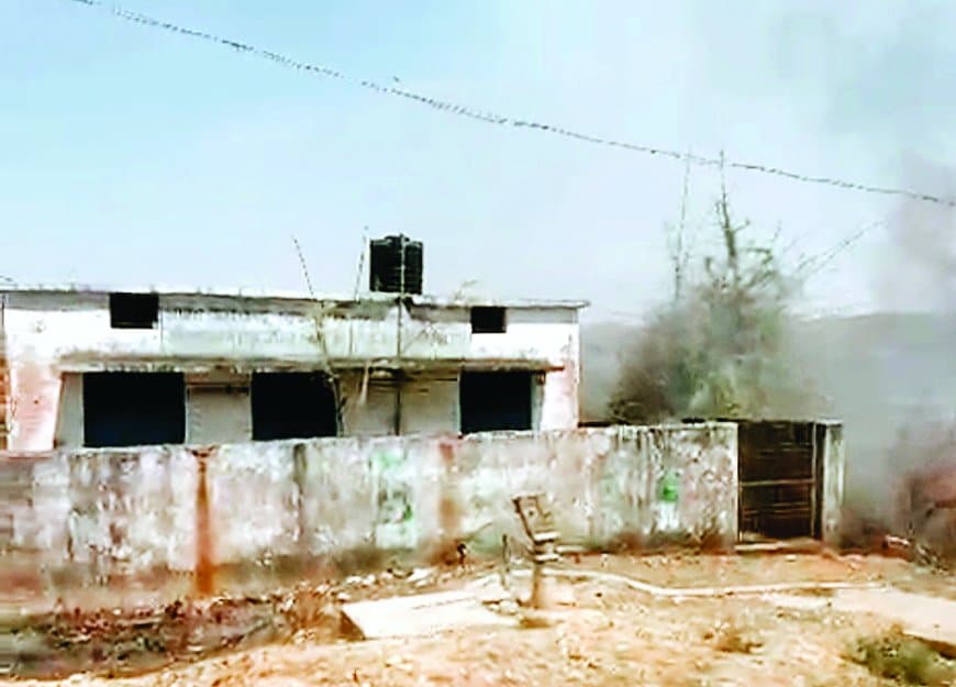 आंगनबाड़ी में लगी भीषण आग, सूझबूझ से सात बच्चों की जान बचाई गई