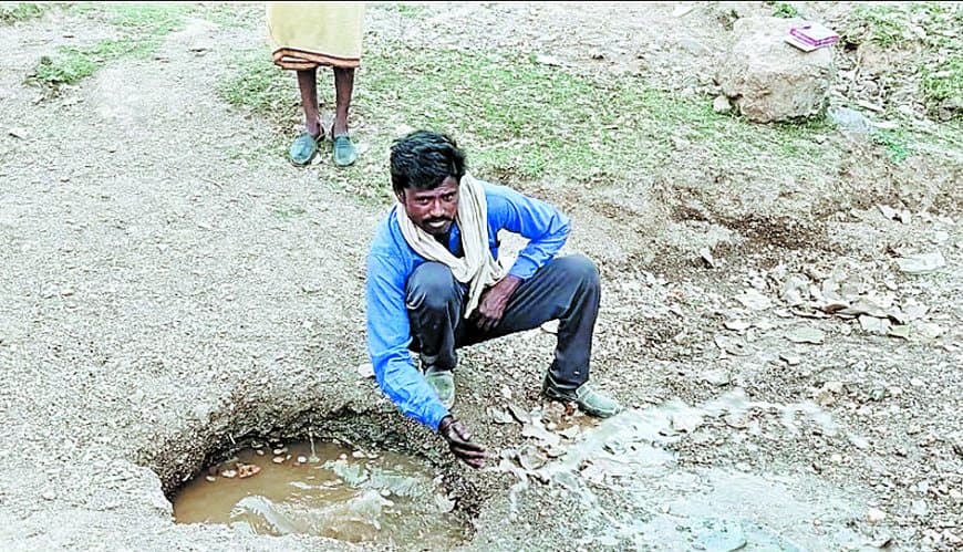 नाले का जहर पीने को मजबूर, 10 हजार आदिवासियों की प्यास पर सिस्टम की चुप्पी!