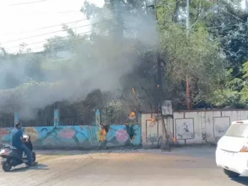 रविवार सुबह आग लगने से हड़कंप मच गया।