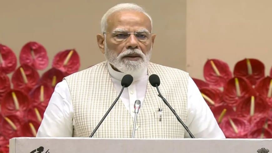 सम्मेलन में पहुंचे पीएम मोदी ने नारी शक्ति की सराहना की।