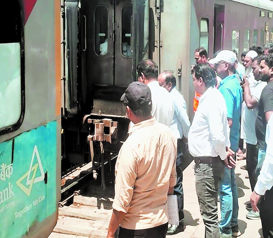ज्ञानगंगा एक्सप्रेस में तकनीकी खामी, एसी कोच अलग, सतना में रुकी ट्रेन