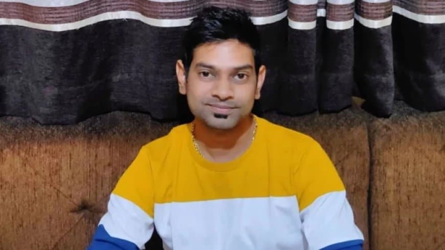 उपराजस्व अधिकारी मयंक जैन।