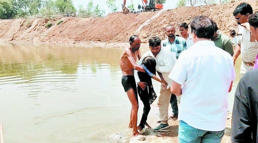 भाई की बरसी पर तालाब में डूबी बहनें, एक ही परिवार में मातम छाया