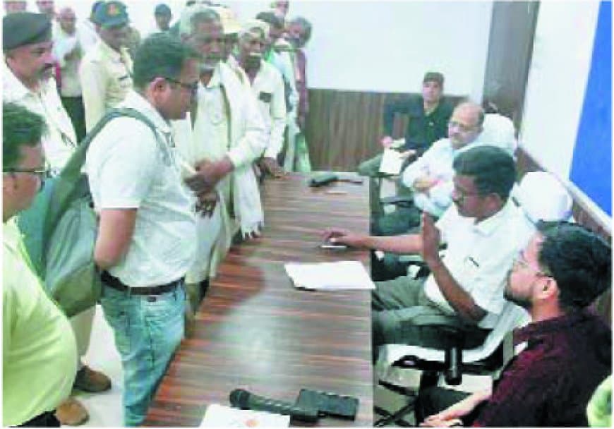 आलीशान मकान, लग्जरी गाड़ियां फिर भी गरीब सूची में नाम, जांच शुरू