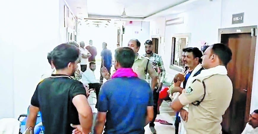 खुली खदान में डूबने से मासूम की मौत, मुआवजे को लेकर धरना